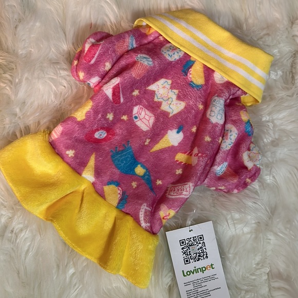 Adorable pet outfit - Picture 2 of 3